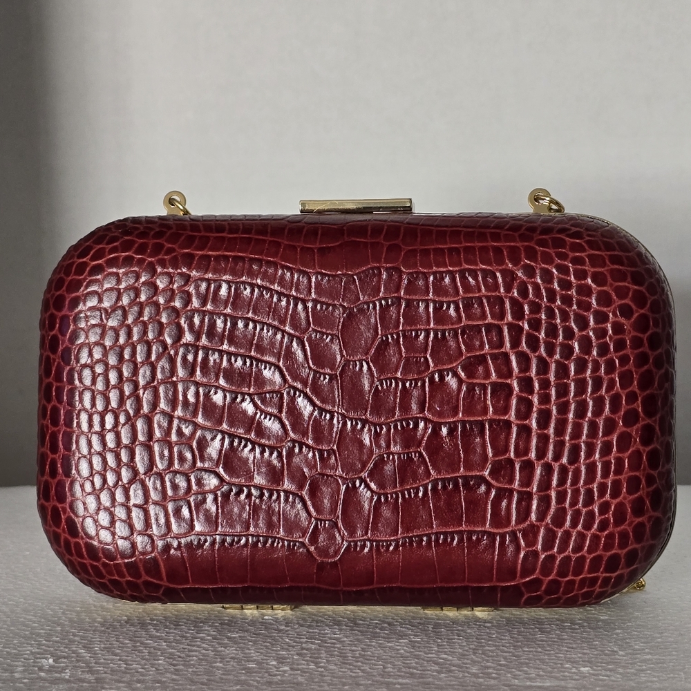 Banana Republic Burgundy Crocodile Embossed Leather Hardshell Gold Chain Clutch - Picture 4 of 8